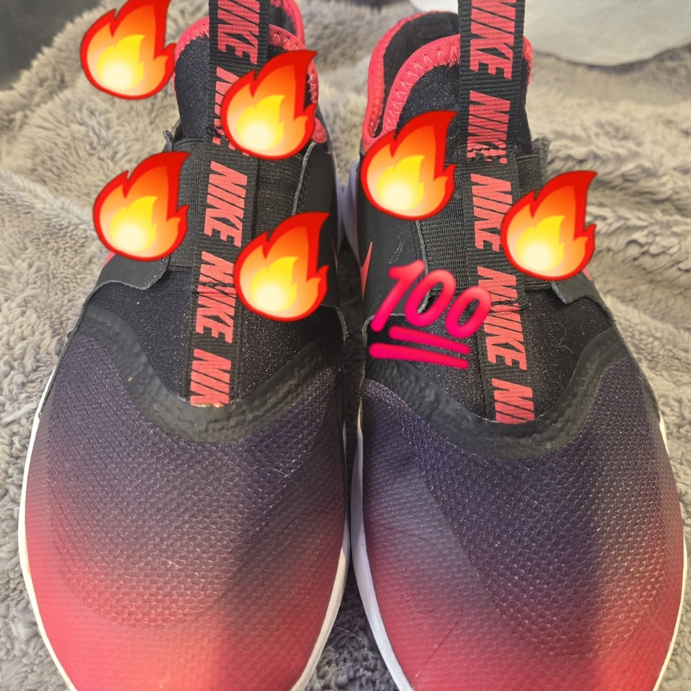 Big boys 5 1/2 youth Nike slides